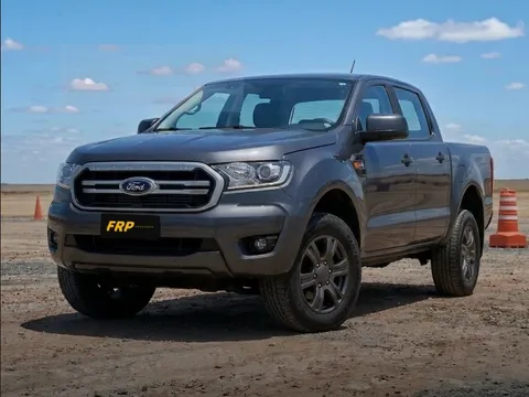 Caminhonete Ford Ranger 2023 cinza da frota de apoio da FRP Locações