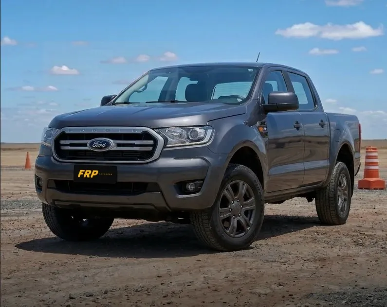 Caminhonete Ford Ranger 2023 cinza da frota de apoio da FRP Locações
